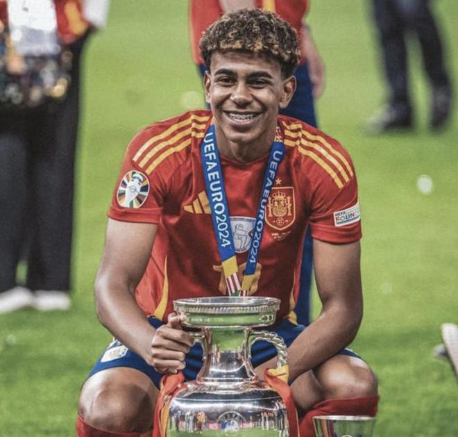 旭旭宝宝聊蓝战非被封事件，直言支持上面决定，一直在等一个机会